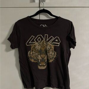 graphic lions tee